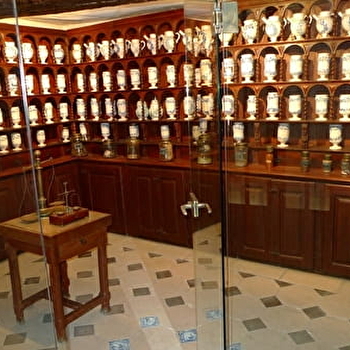 Apothicairerie et Hospice du XVIIème - MOUTIERS-SAINT-JEAN