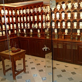 Apothicairerie et Hospice du XVIIème - MOUTIERS-SAINT-JEAN