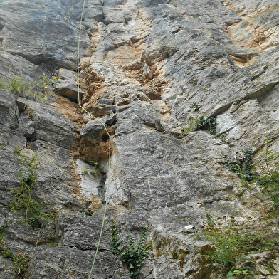 ESCALADE  moniteur - initiation en falaise  - cours  