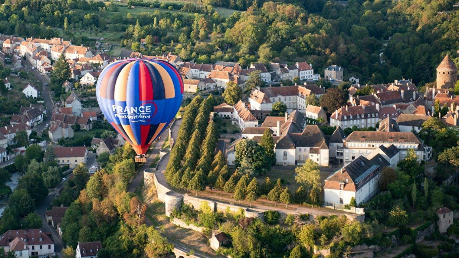 Vol en montgolfière sur Semur en Auxois