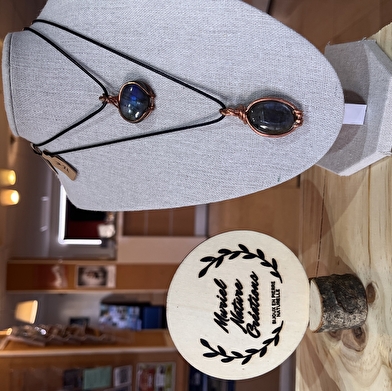 Muriel Nature Créations s'invite dans la vitrine de l'office de tourisme