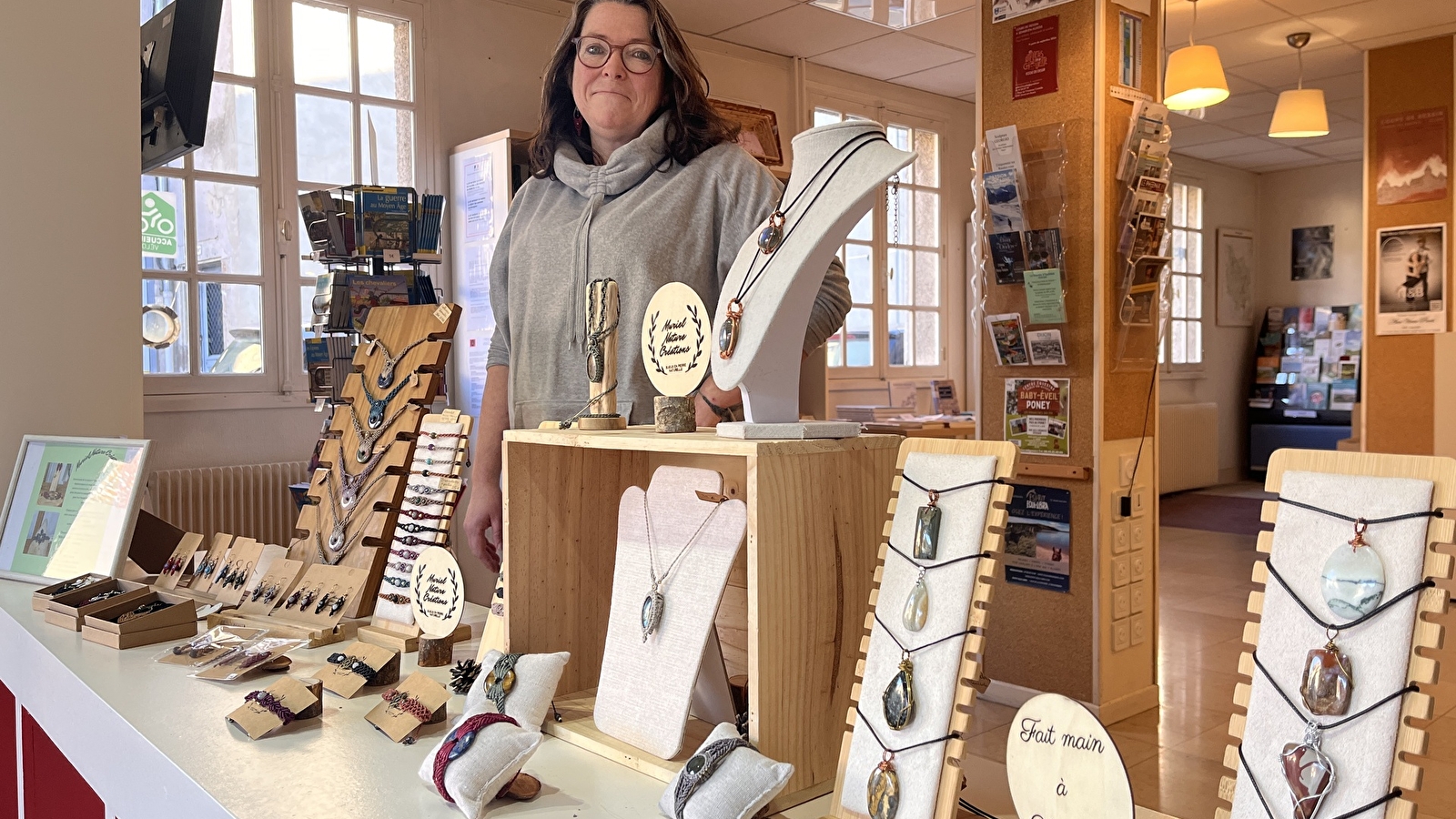 Muriel Nature Créations s'invite dans la vitrine de l'office de tourisme