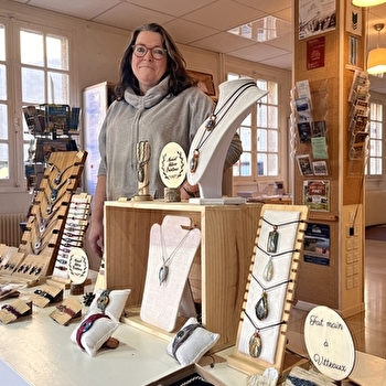 Muriel Nature Créations s'invite dans la vitrine de l'office de tourisme - SEMUR-EN-AUXOIS