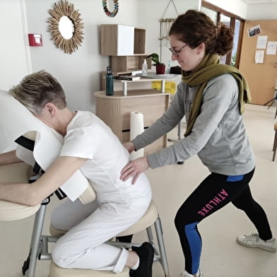 Laura RIVIELLO - Massage assis en entreprise, massages bien être