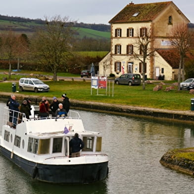 [Prochainement] Bateau croisière 'Elza' sur le canal de Bourgogne